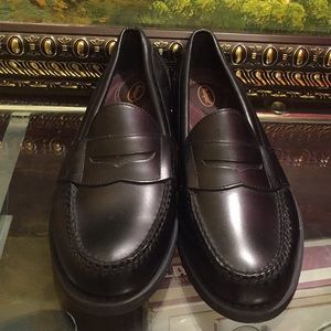 BEAUTIFUL ROCKPORT SHOE LEATHER UPPER